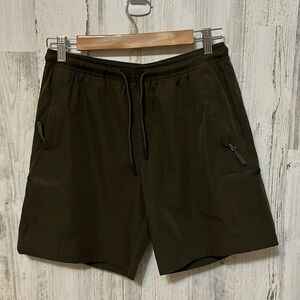 Z4 Olive green outdoor movable shorts stretchy waist side pockets medium med M